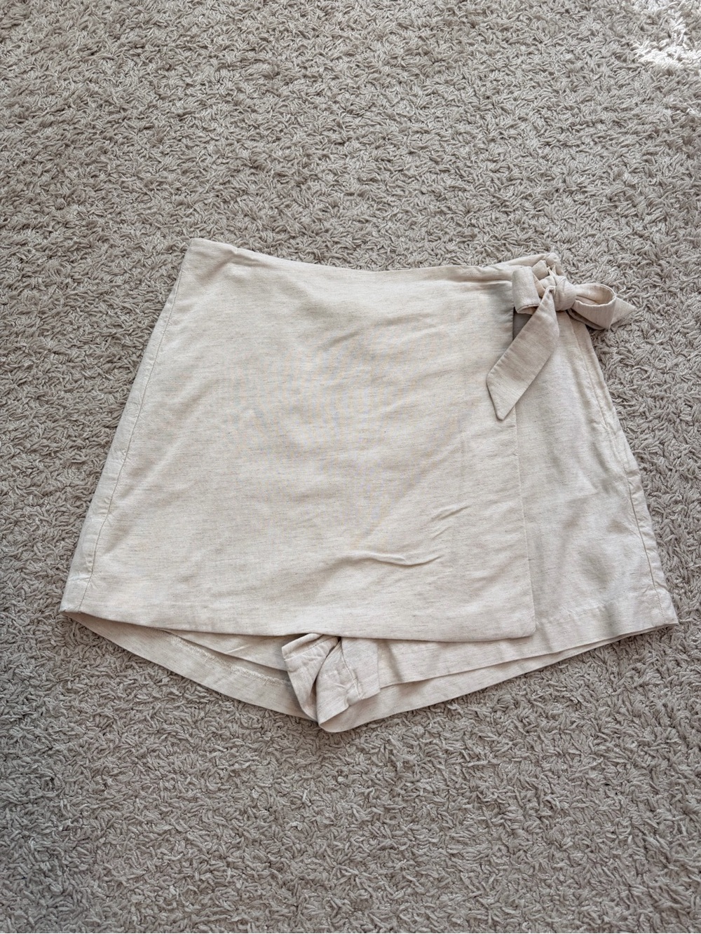 H&M Size 6 Cream Wrap-Front Tie Skort